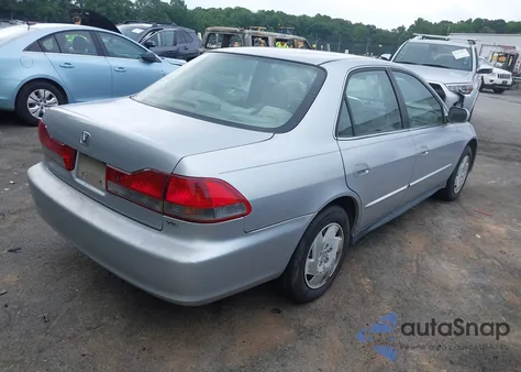 2002 Honda Accord 3.0 Lx из США, поврежденный, VIN 1HGCG16472A052801